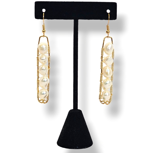 TheHappyJewelryCo. Jewelry - 'Vera'✨Hand-wrapped Pear Pearl🦪Earrings